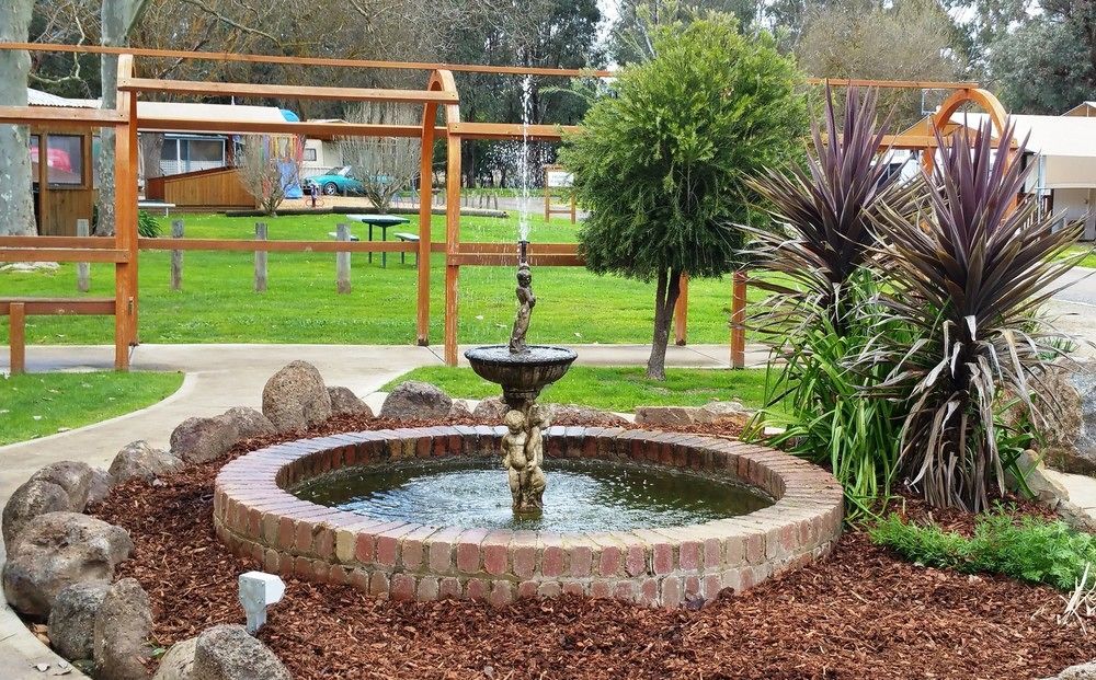 Yea Riverside Caravan Park Bagian luar foto