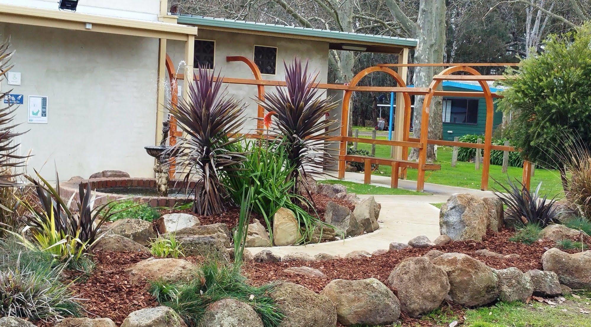 Yea Riverside Caravan Park Bagian luar foto