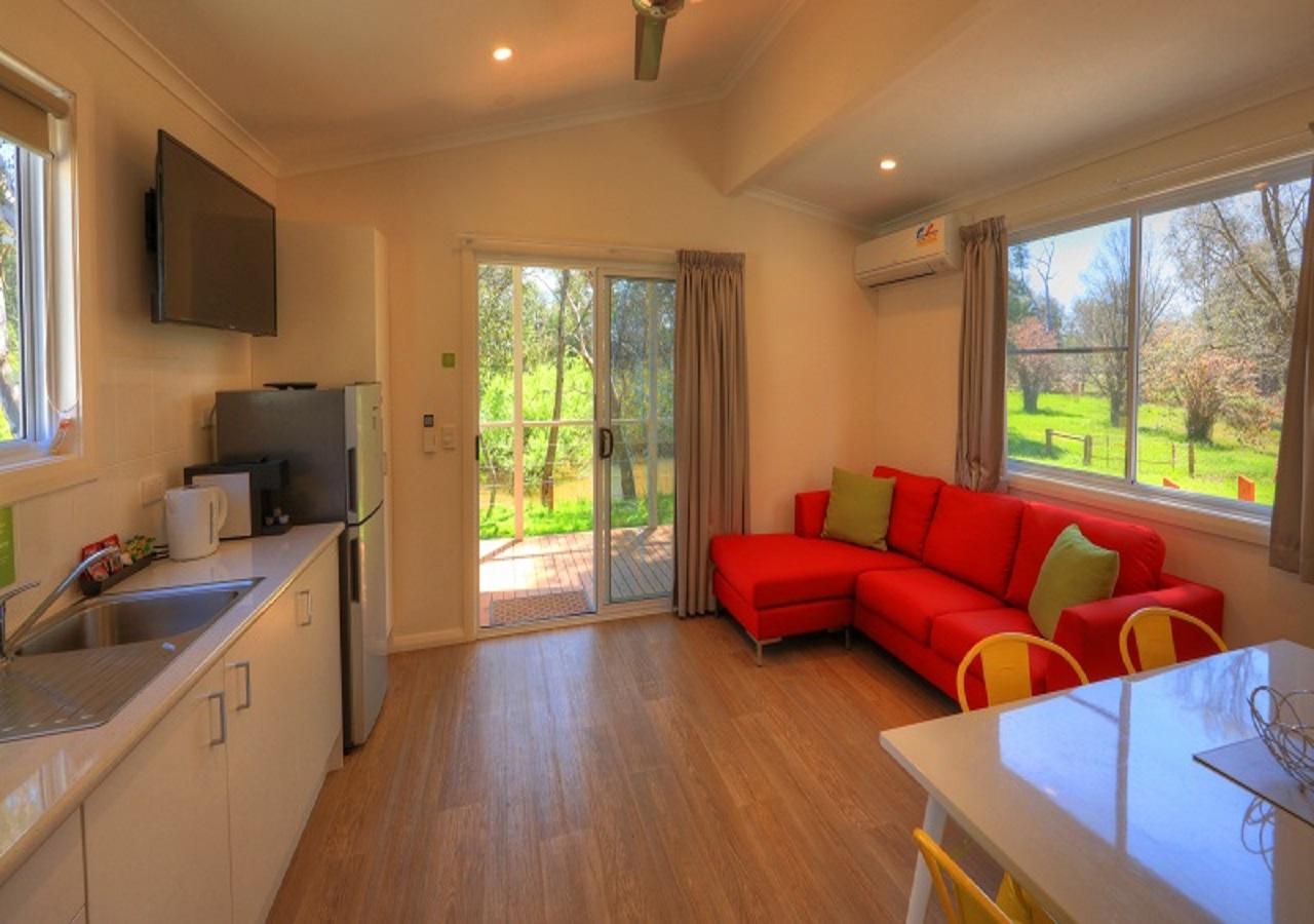 Yea Riverside Caravan Park Bagian luar foto